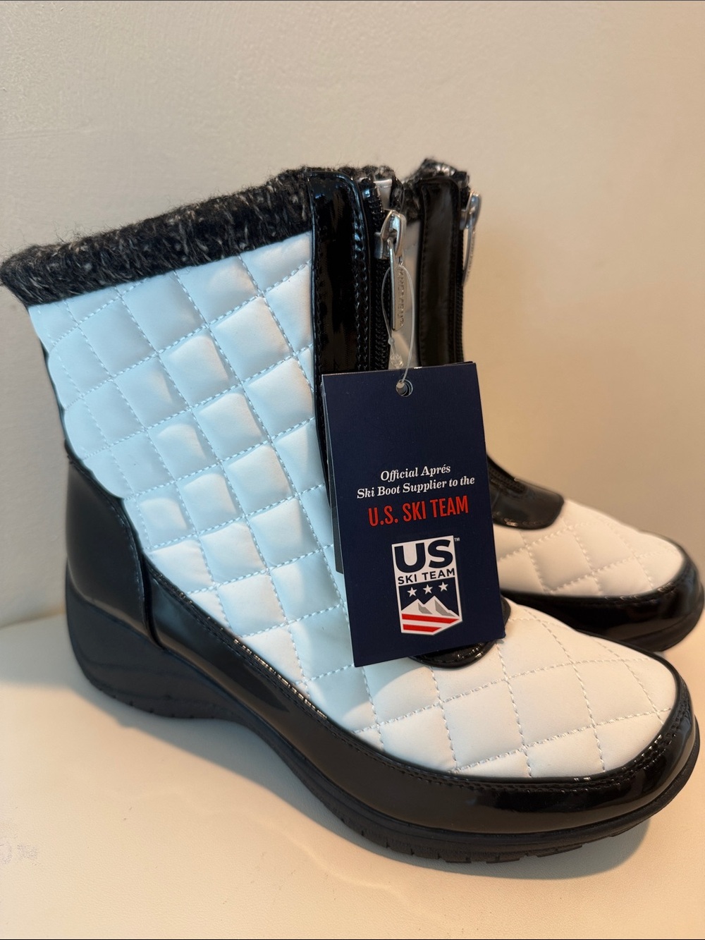 Khombu U.S. Ski Team Quilted Apres-Ski Boots in White & Black, Women’s 7.